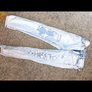 AMERICAN EAGLE MOM JEANS. 💙